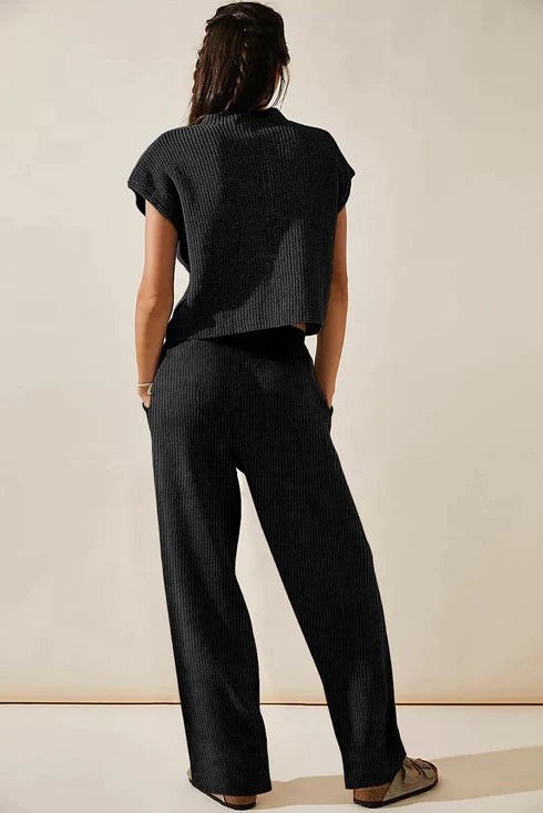 Ensemble composé d'un T-shirt tricoté à manches courtes et d'un pantalon