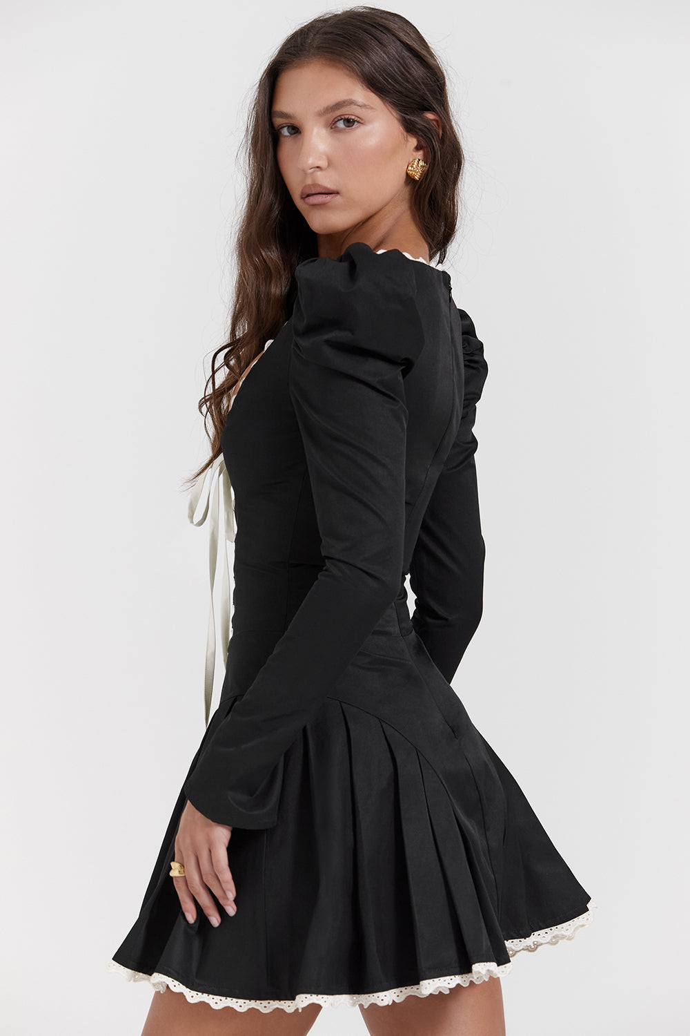 Mini-robe plissée cràme noire