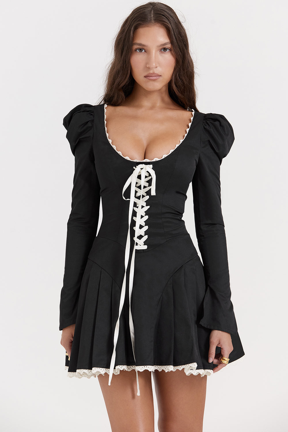 Mini-robe plissée cràme noire