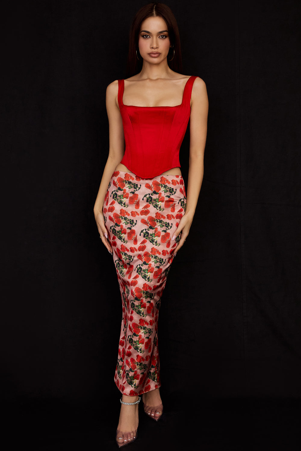 Corset long en satin écarlate