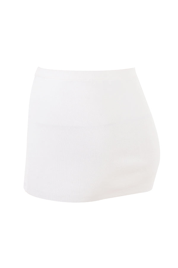 Top en maille blanc avec mini-jupe