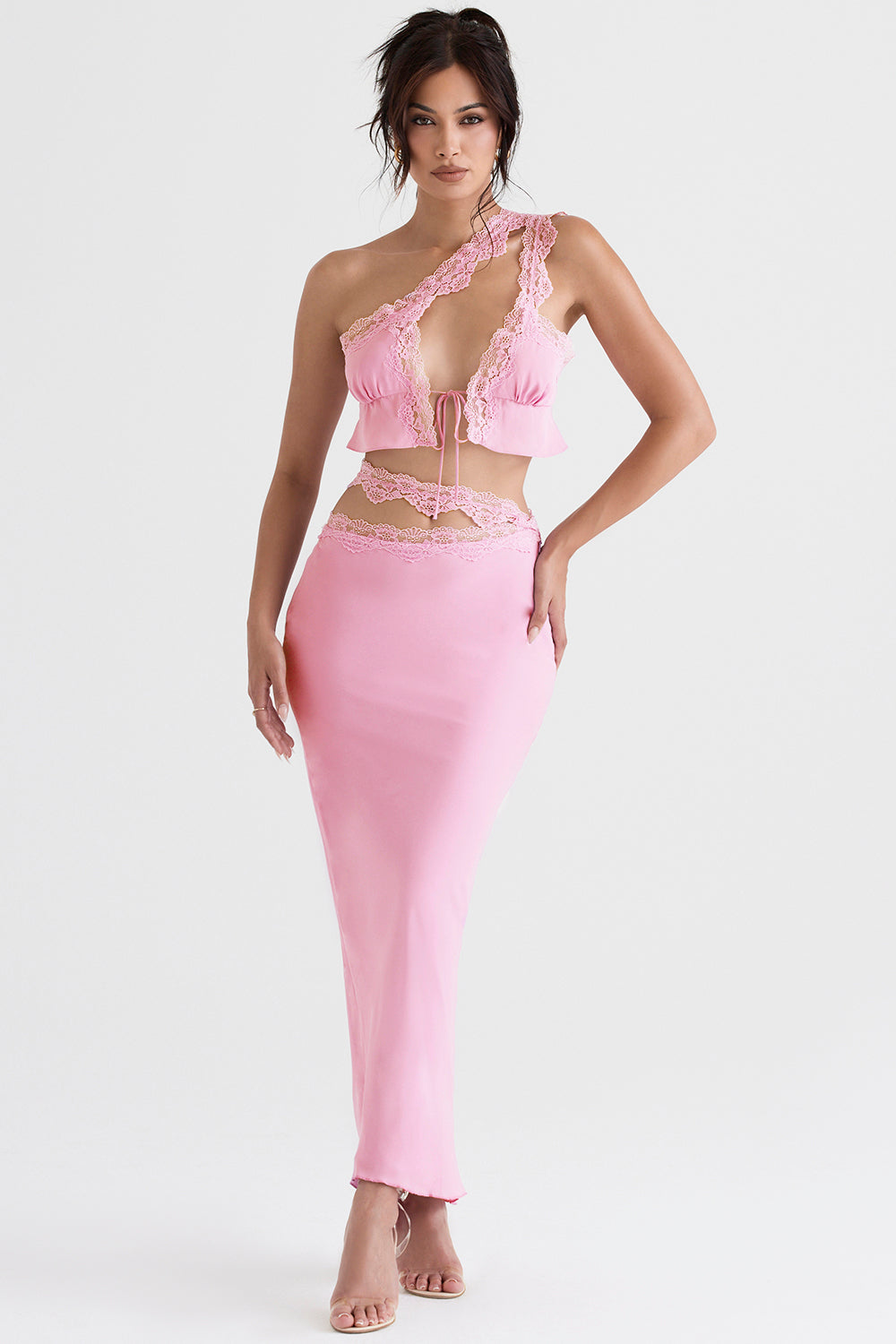 Top court aéré rose avec jupe longue avec bord en dentelle