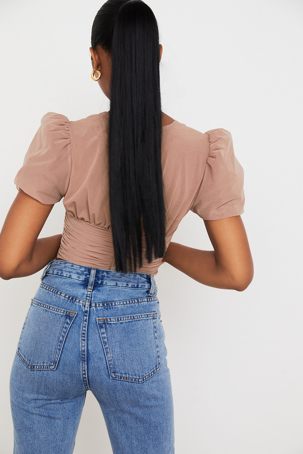 Corset en maille marron avec manches bouffantes et plis