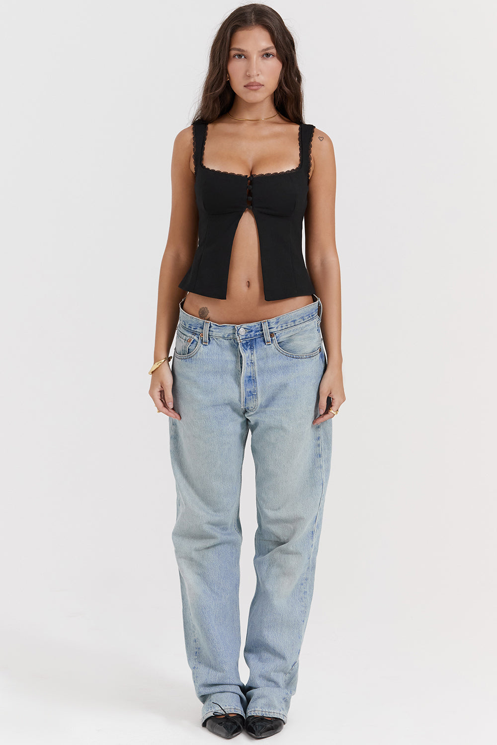 Top avec bordure en dentelle noire