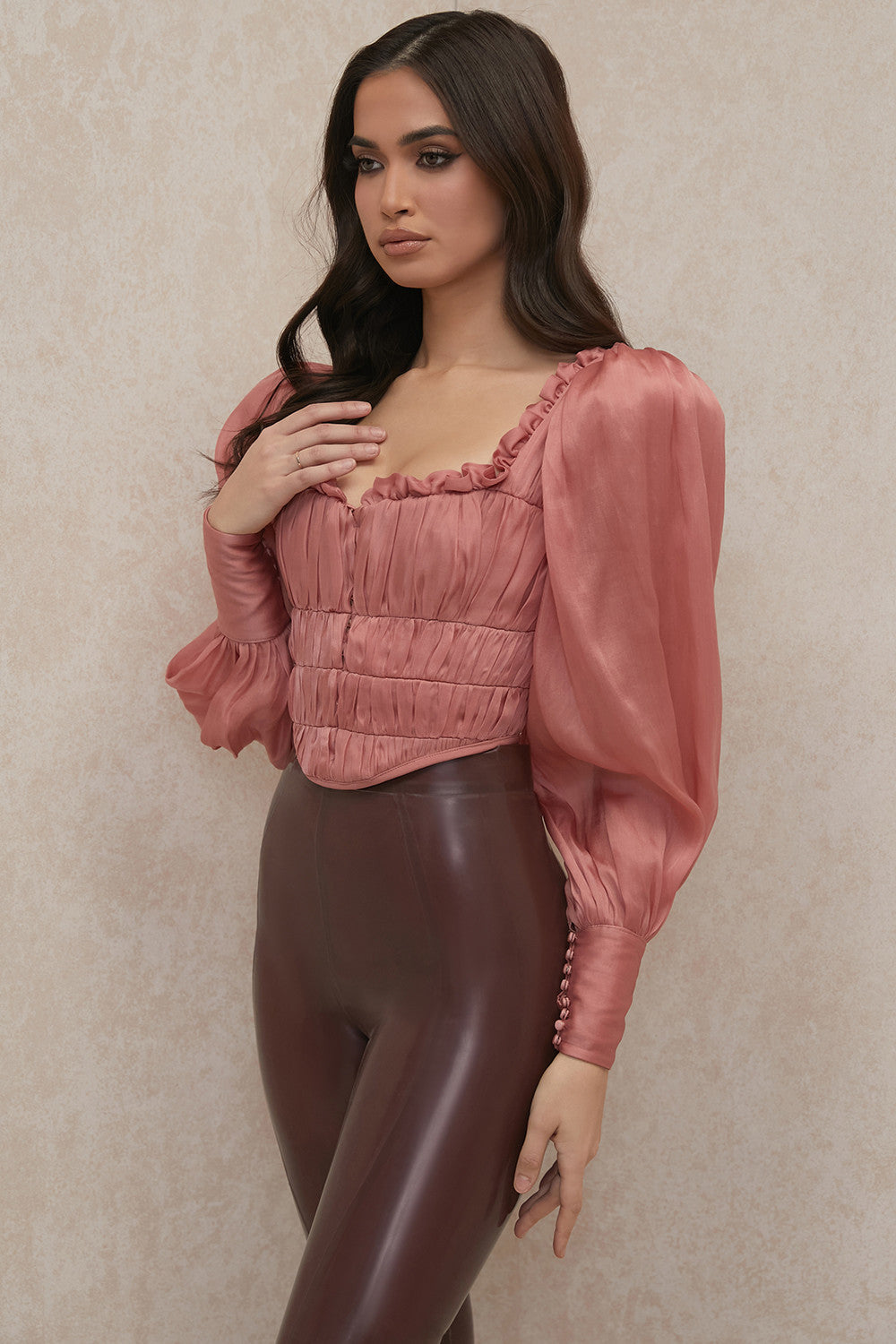 Corset en organza rouge à volants