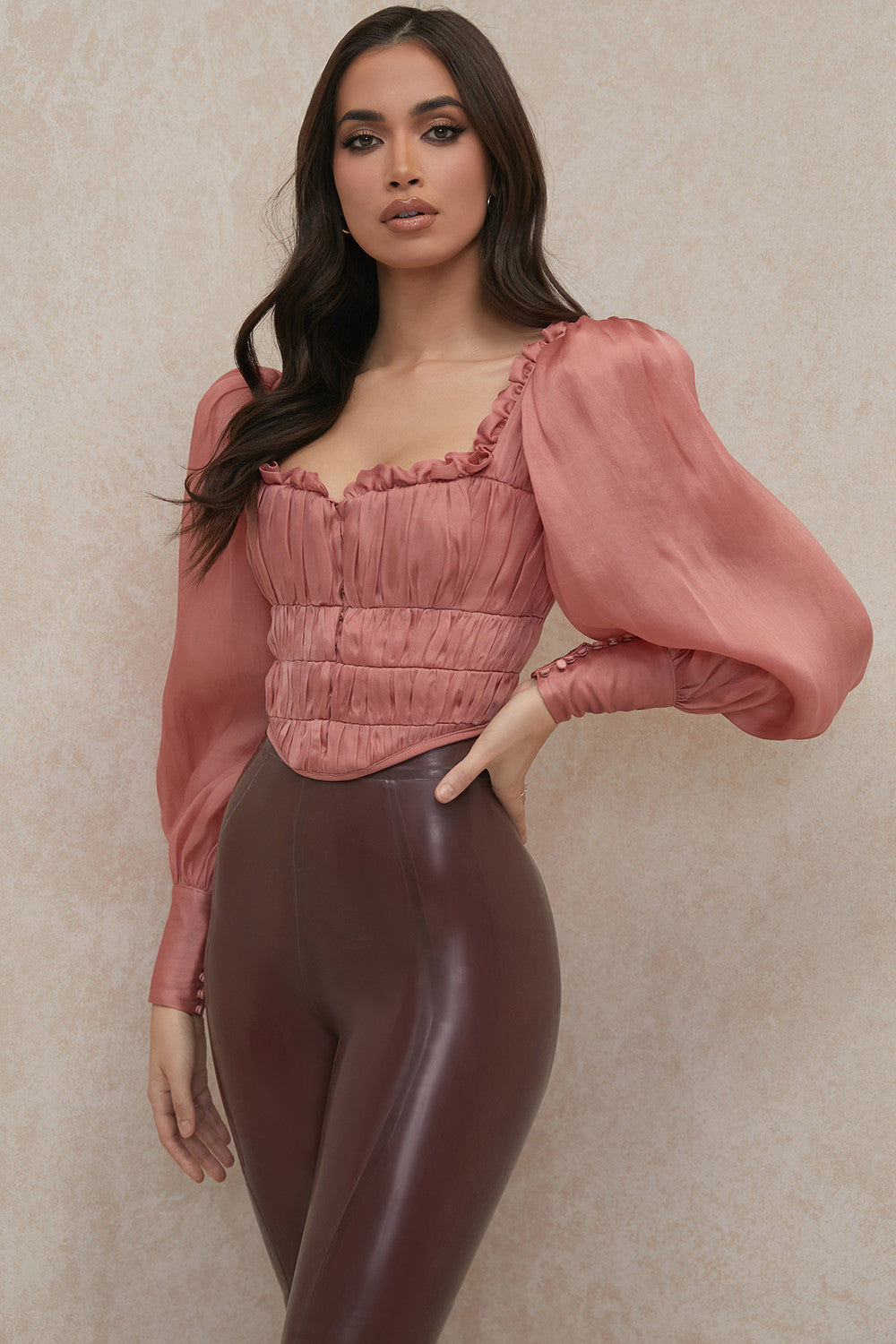 Corset en organza rouge à volants