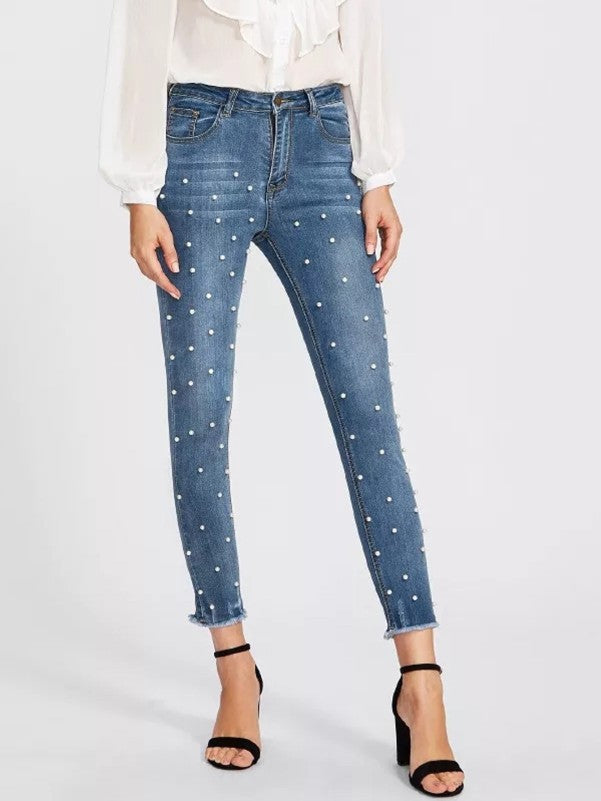 Jean avec perles blanches