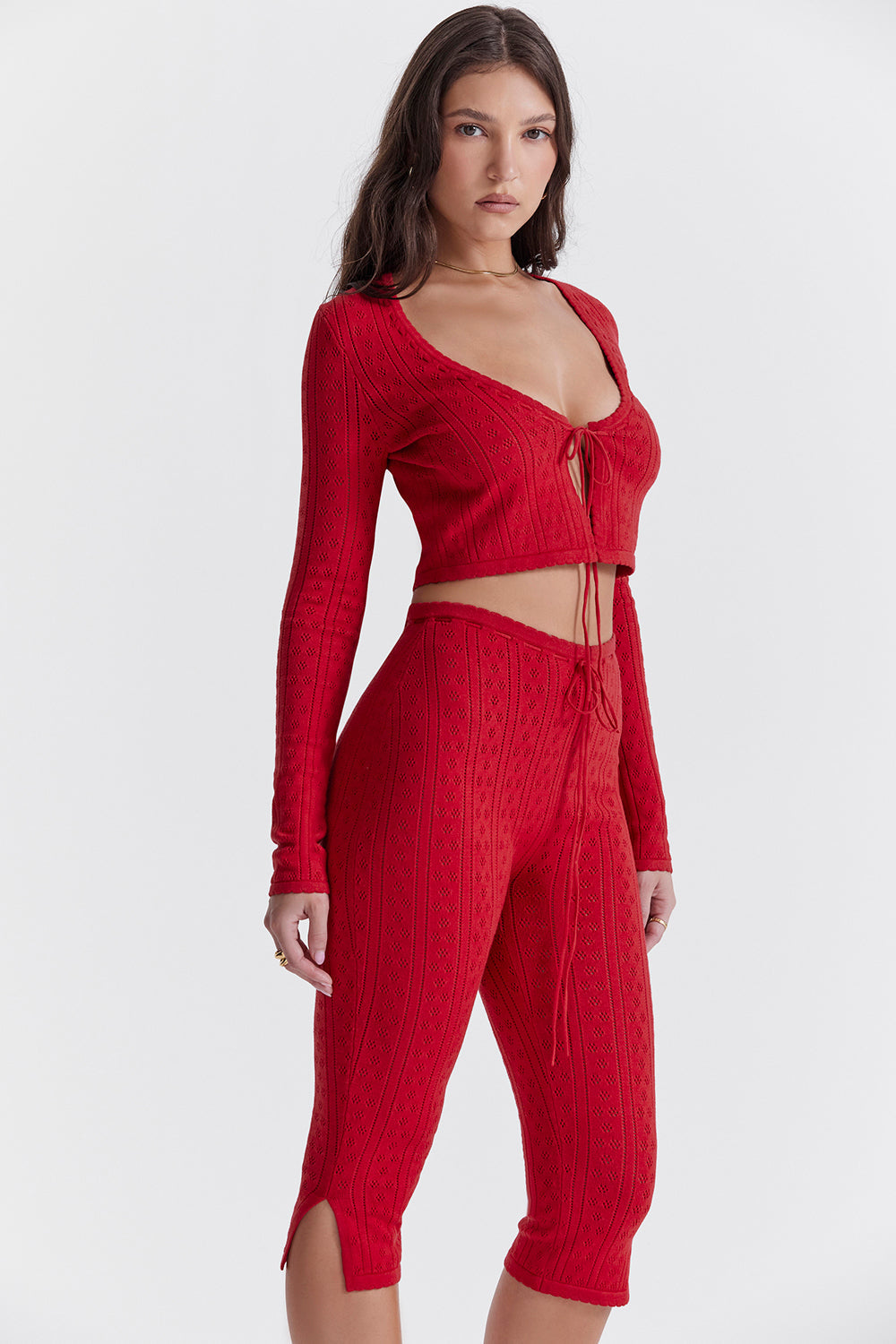 Haut en maille côtelée cerise avec pantalon capri en maille