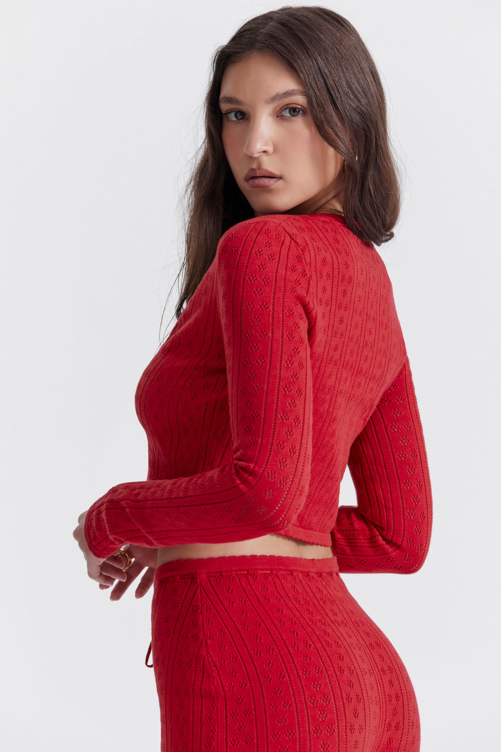 Haut en maille côtelée cerise avec pantalon capri en maille