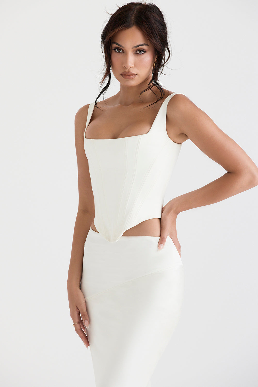 Long corset en satin ivoire avec jupe midi coupée en diagonale