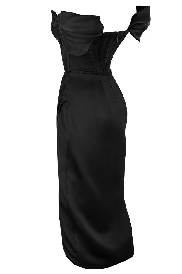 Robe en satin à épaules dénudées