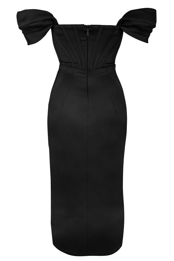 Robe en satin à épaules dénudées