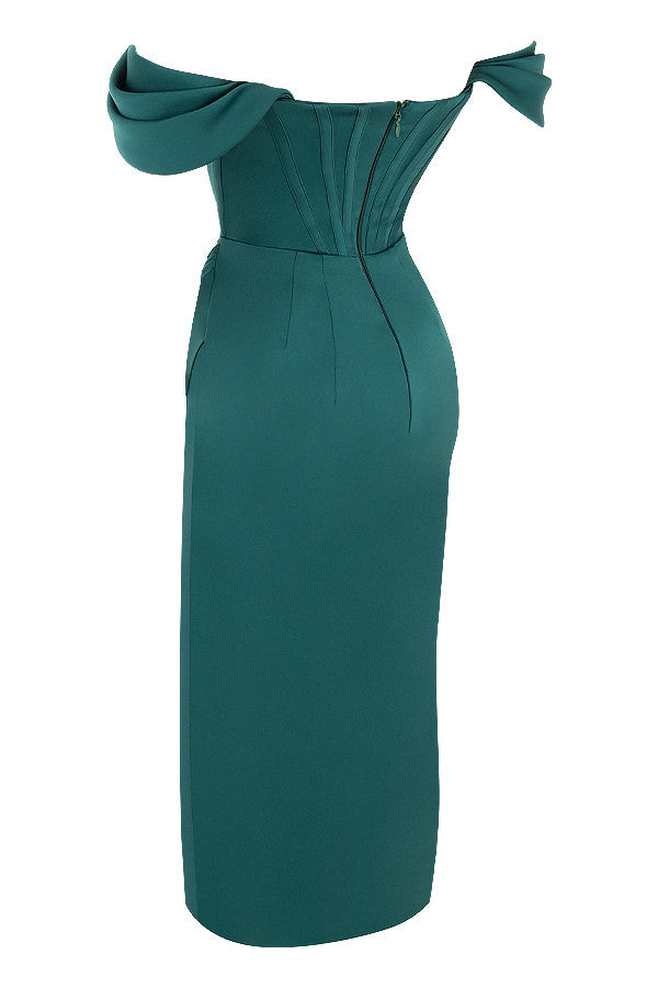 Robe en satin à épaules dénudées