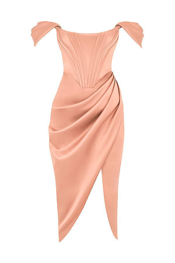 Robe en satin à épaules dénudées