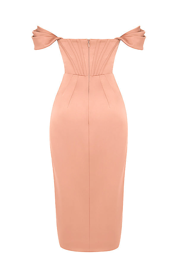 Robe en satin à épaules dénudées
