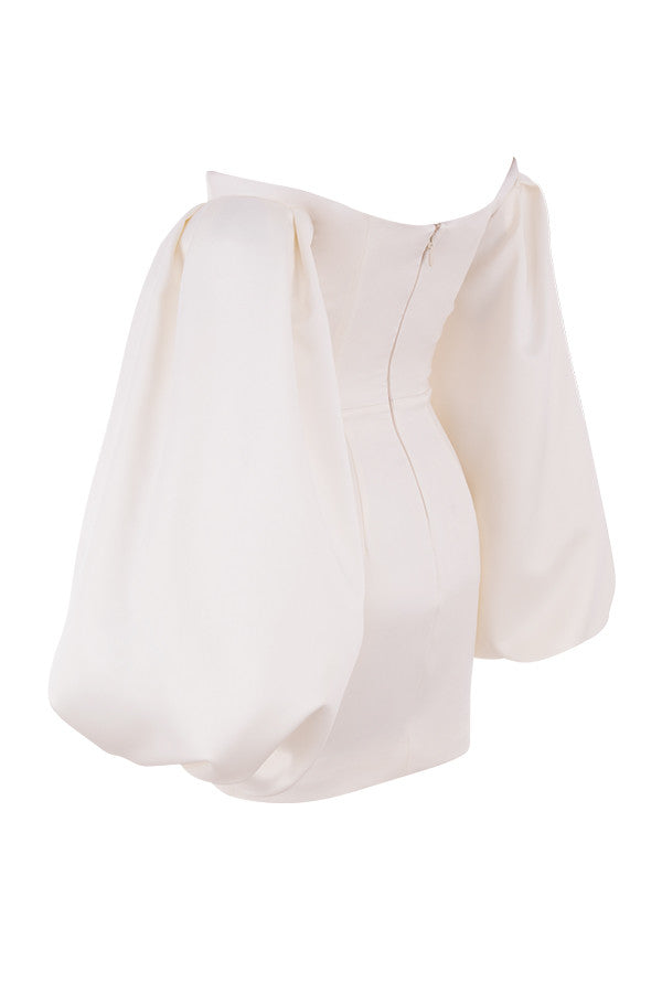 Mini-robe en satin ivoire à manches ballon