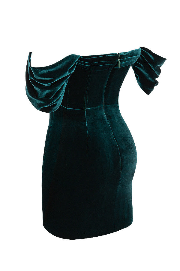 Mini-robe vert émeraude à épaules dénudées