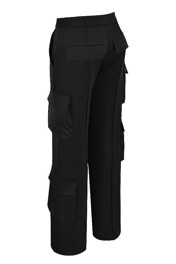 Corset long en satin noir avec pantalon cargo droit