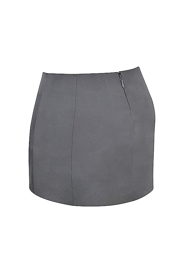 Haut ombré avec lien sur le devant pour une mini-jupe trapàze en satin