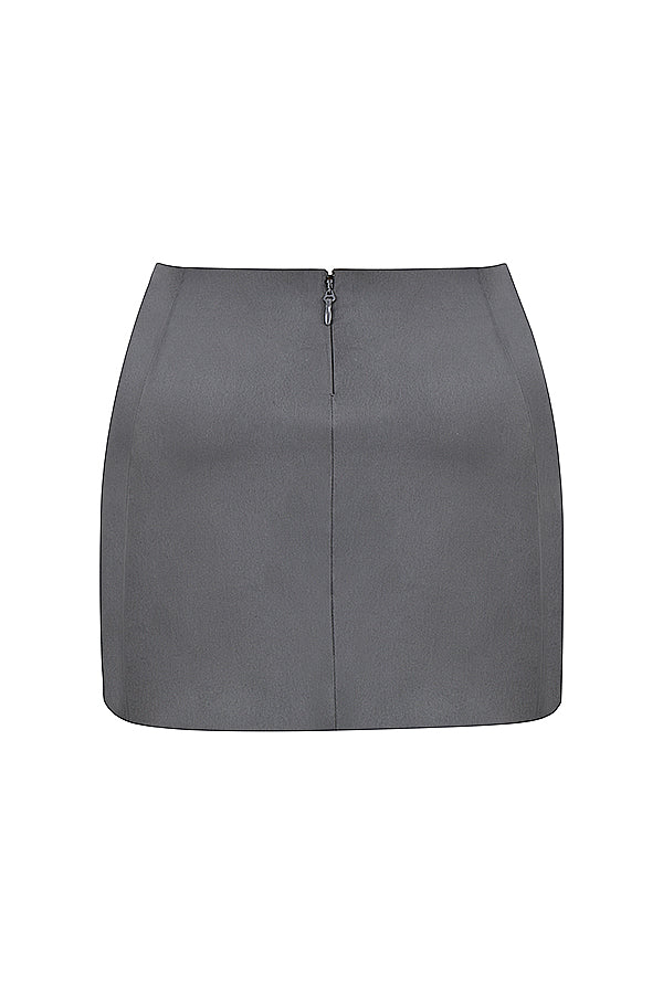 Haut ombré avec lien sur le devant pour une mini-jupe trapàze en satin