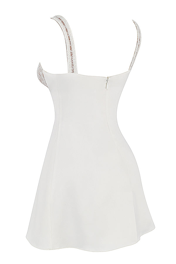 Mini-robe en satin et dentelle ivoire