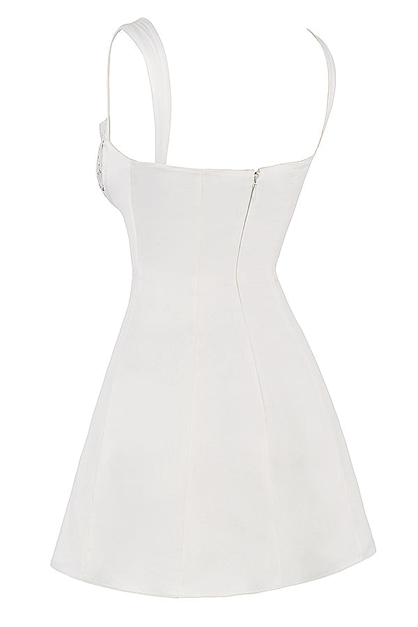 Mini-robe en satin et dentelle