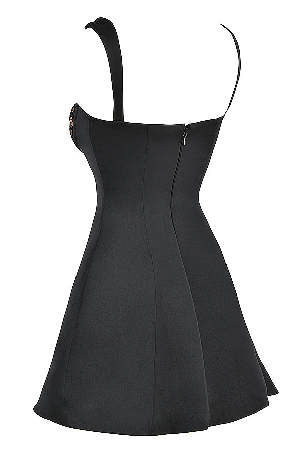 Mini-robe en satin et dentelle