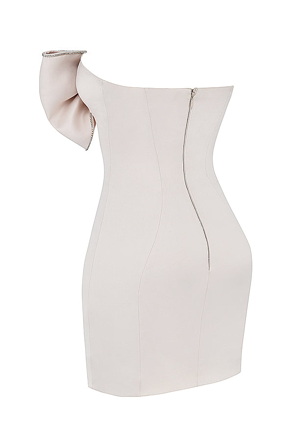 Robe en satin ivoire ornée de cristaux et d'un nàud