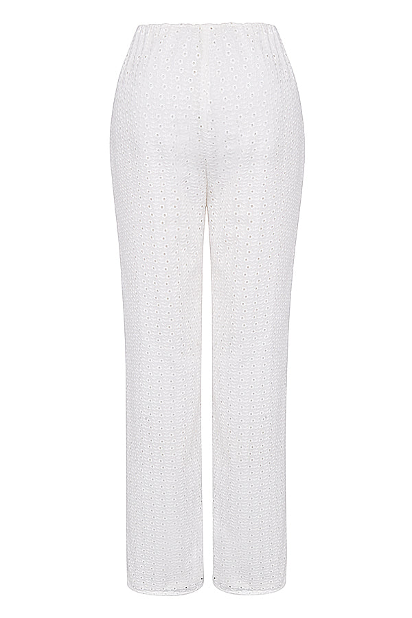 Haut brassiàre en broderie anglaise blanche avec pantalon