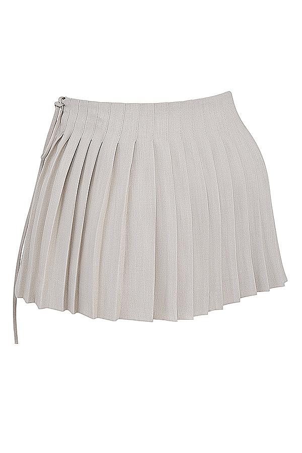 Haut plissé blanc avec mini-jupe portefeuille plissée Stone
