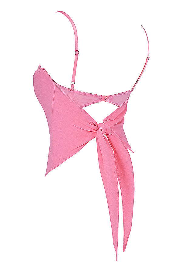 Haut rose français avec ourlet mouchoir et mini-jupe flottante