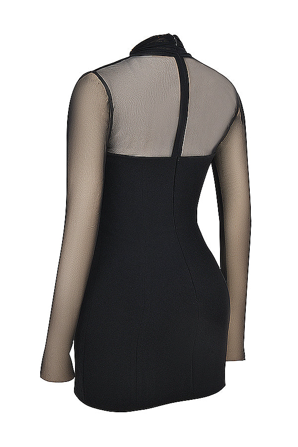 Mini-robe noire avec décolleté profond