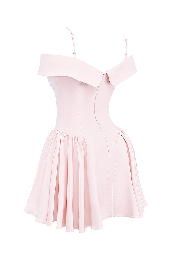Mini-robe à épaules dénudées