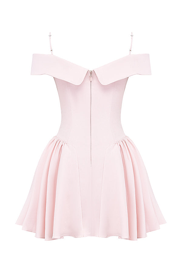 Mini-robe à épaules dénudées