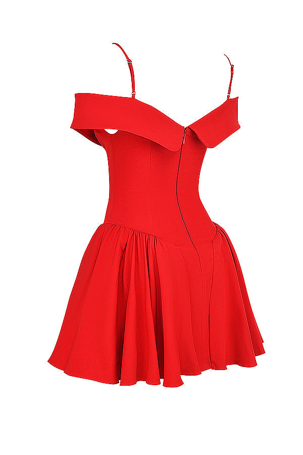 Mini-robe à épaules dénudées