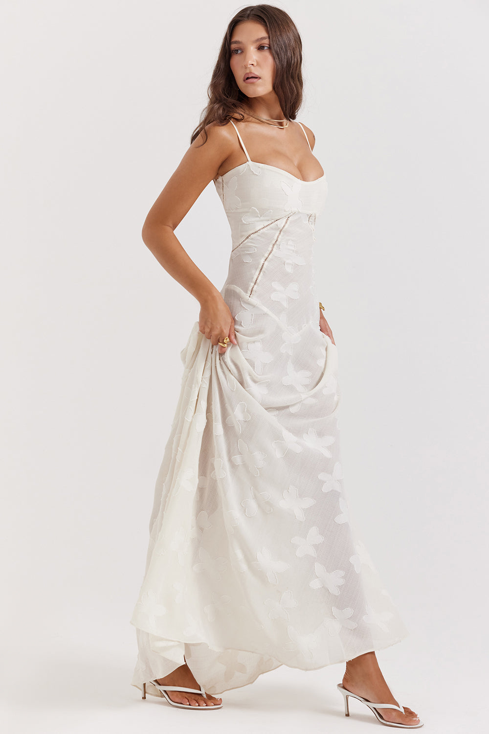 Robe longue vintage de couleur cràme avec dos en dentelle