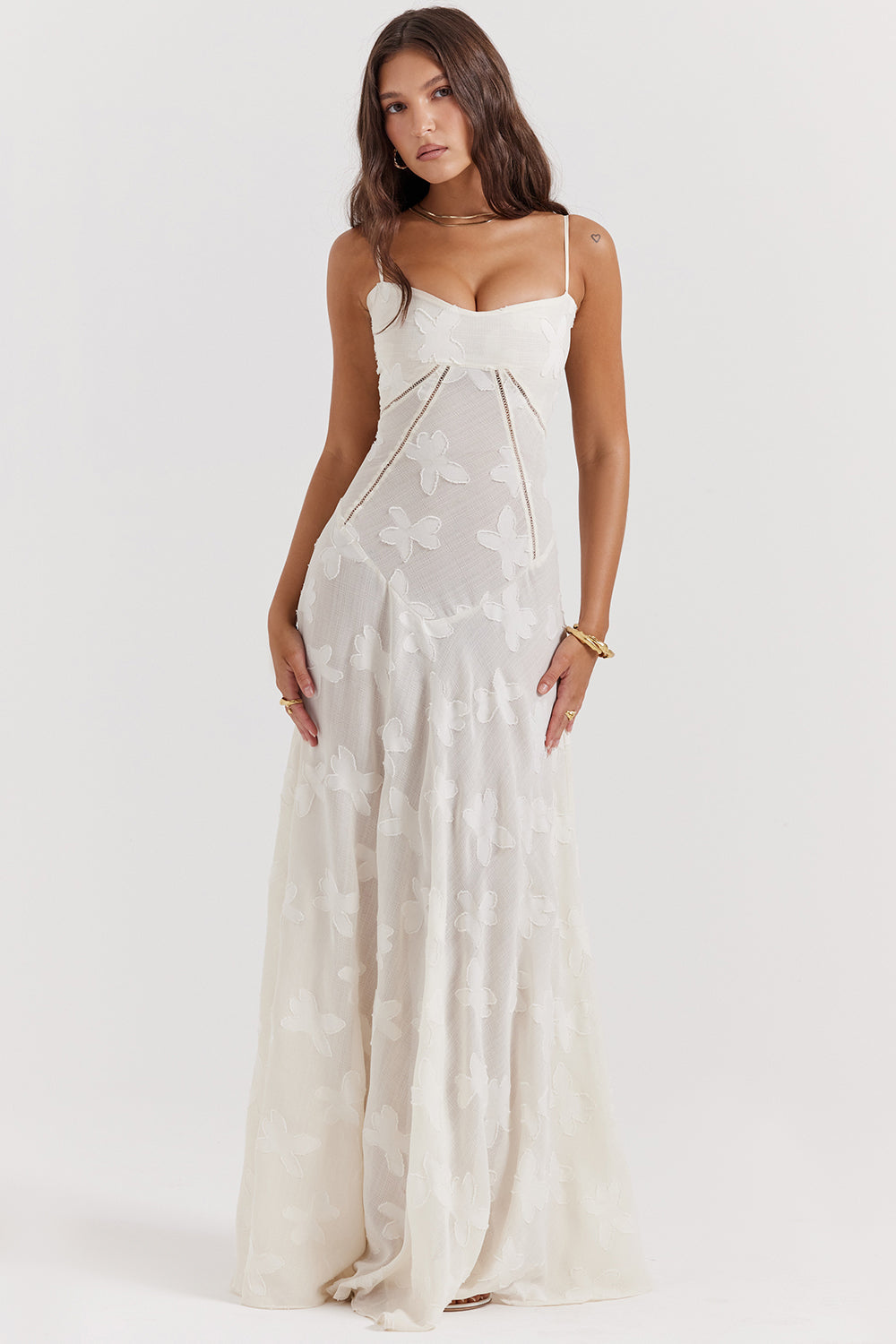 Robe longue vintage de couleur cràme avec dos en dentelle