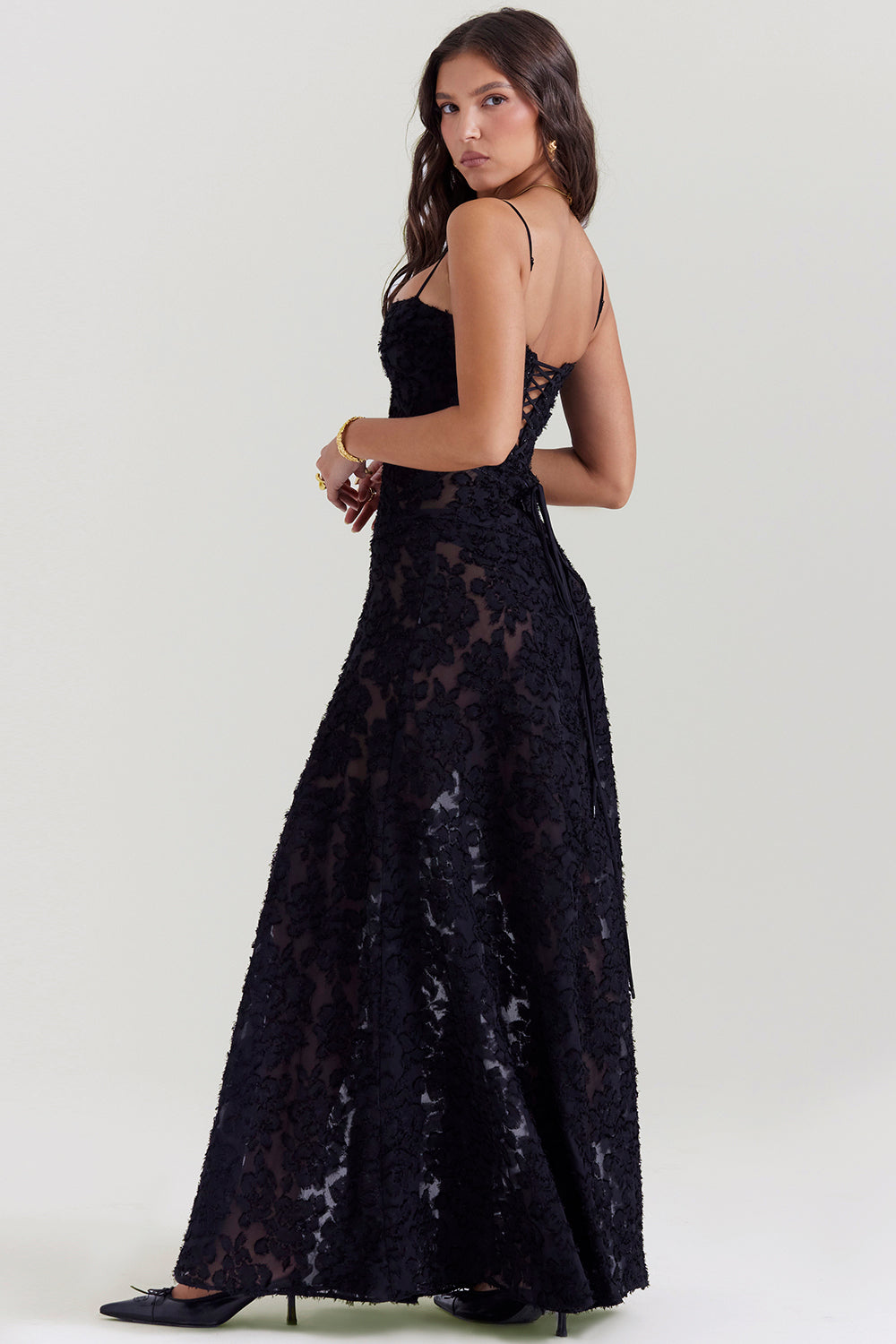 Robe longue vintage de couleur cràme avec dos en dentelle