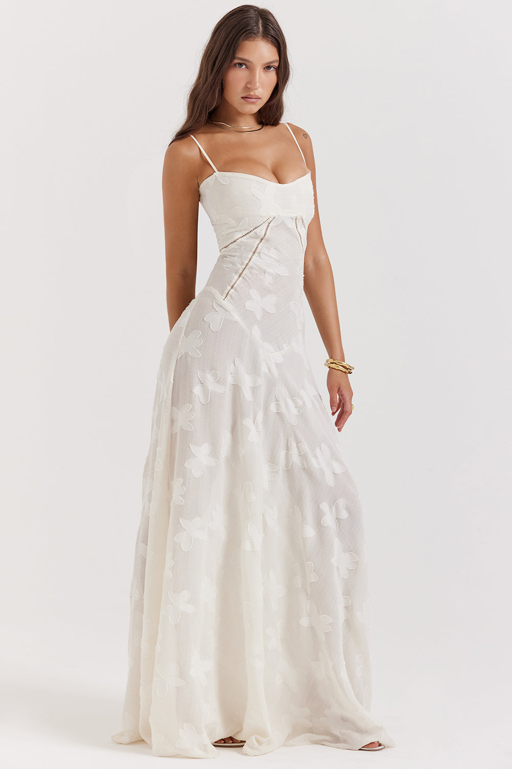 Robe longue vintage de couleur cràme avec dos en dentelle