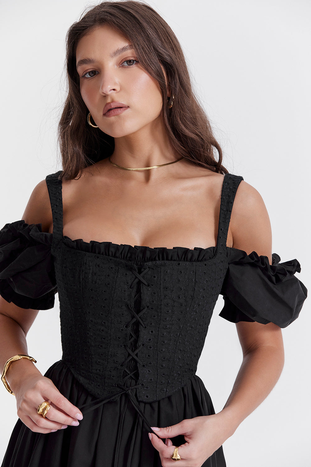 Robe d'été midi noire à manches bouffantes