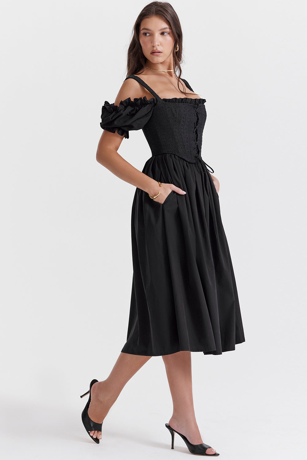 Robe d'été midi noire à manches bouffantes