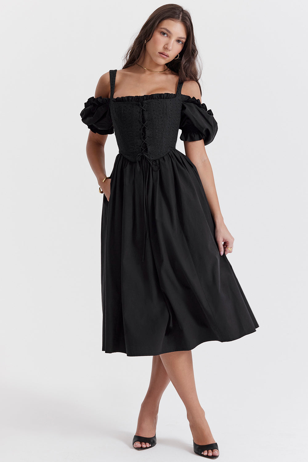 Robe d'été midi noire à manches bouffantes
