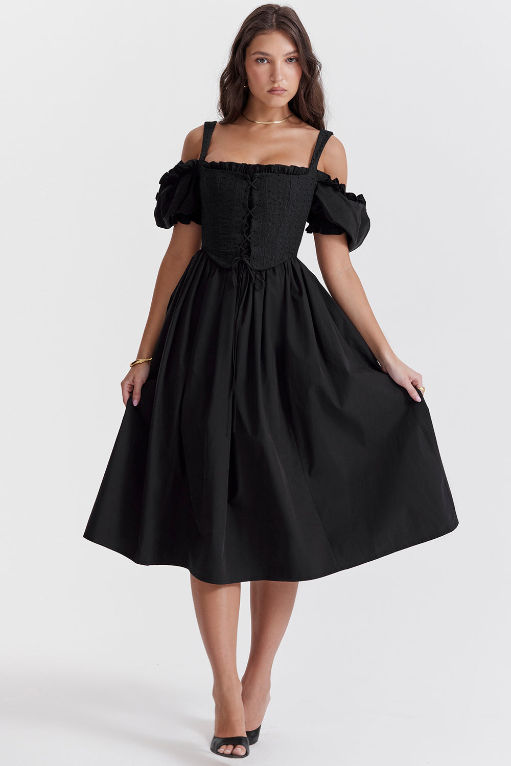 Robe d'été midi noire à manches bouffantes