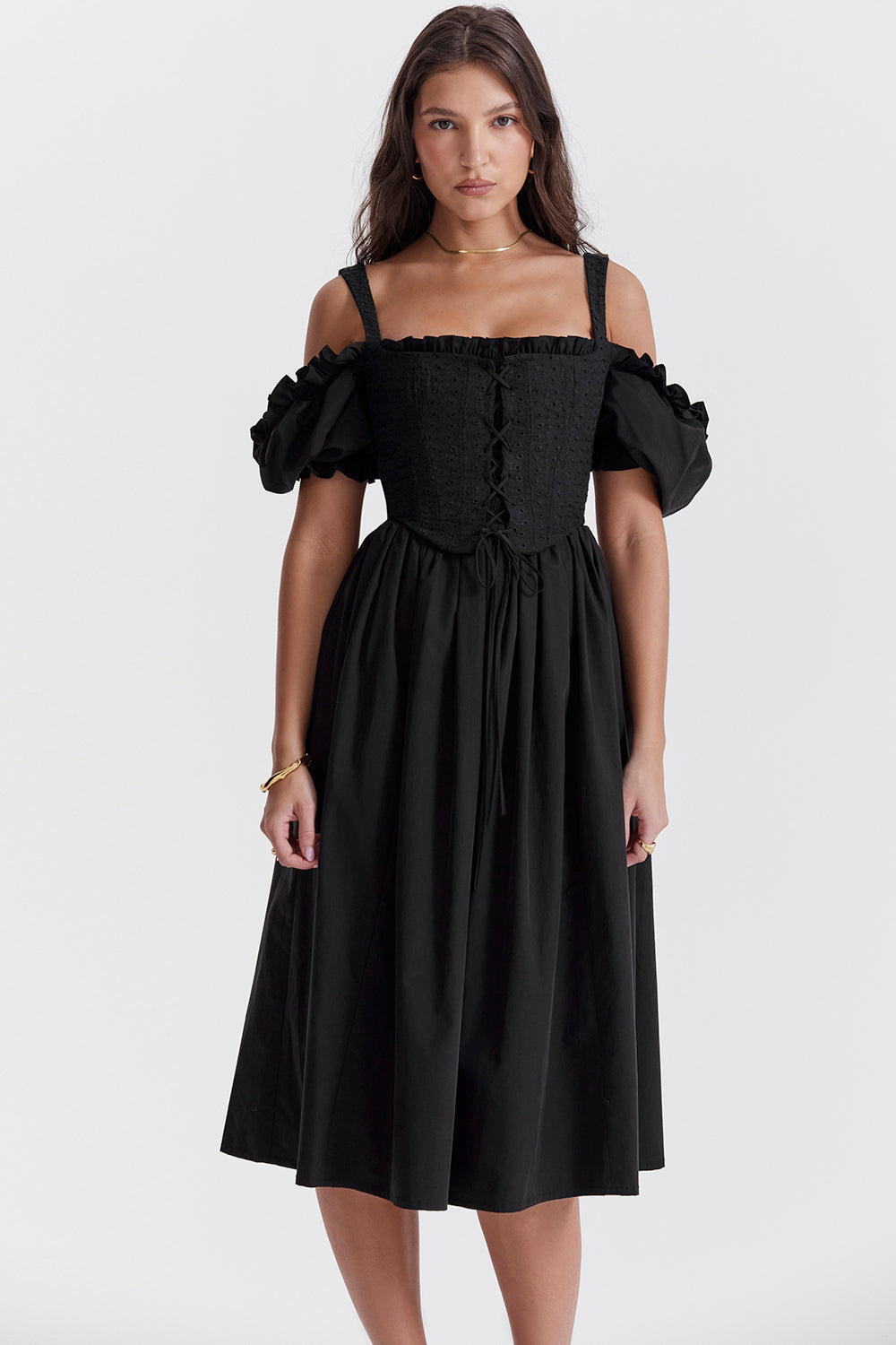 Robe d'été midi noire à manches bouffantes