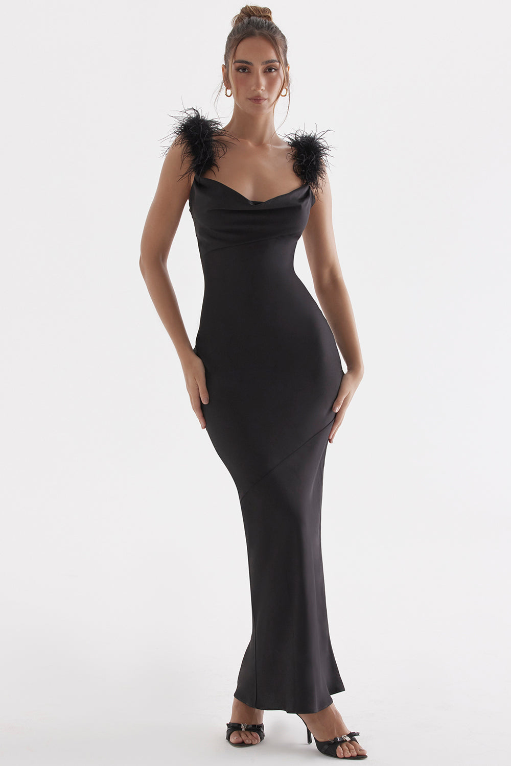 Robe longue en satin noir