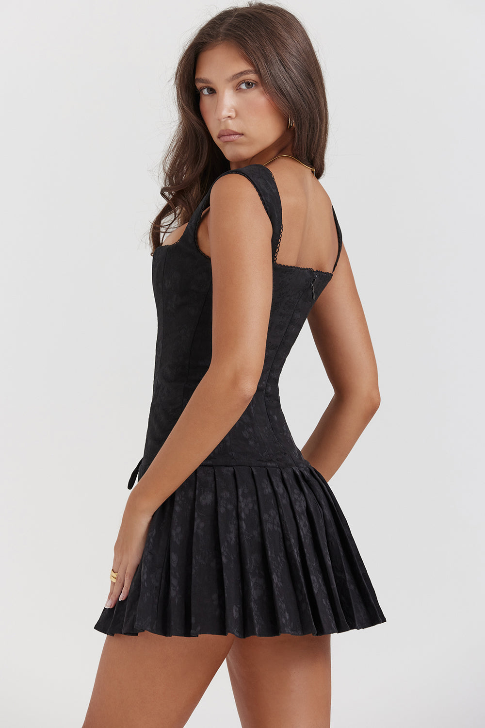 Mini-robe plissée noire