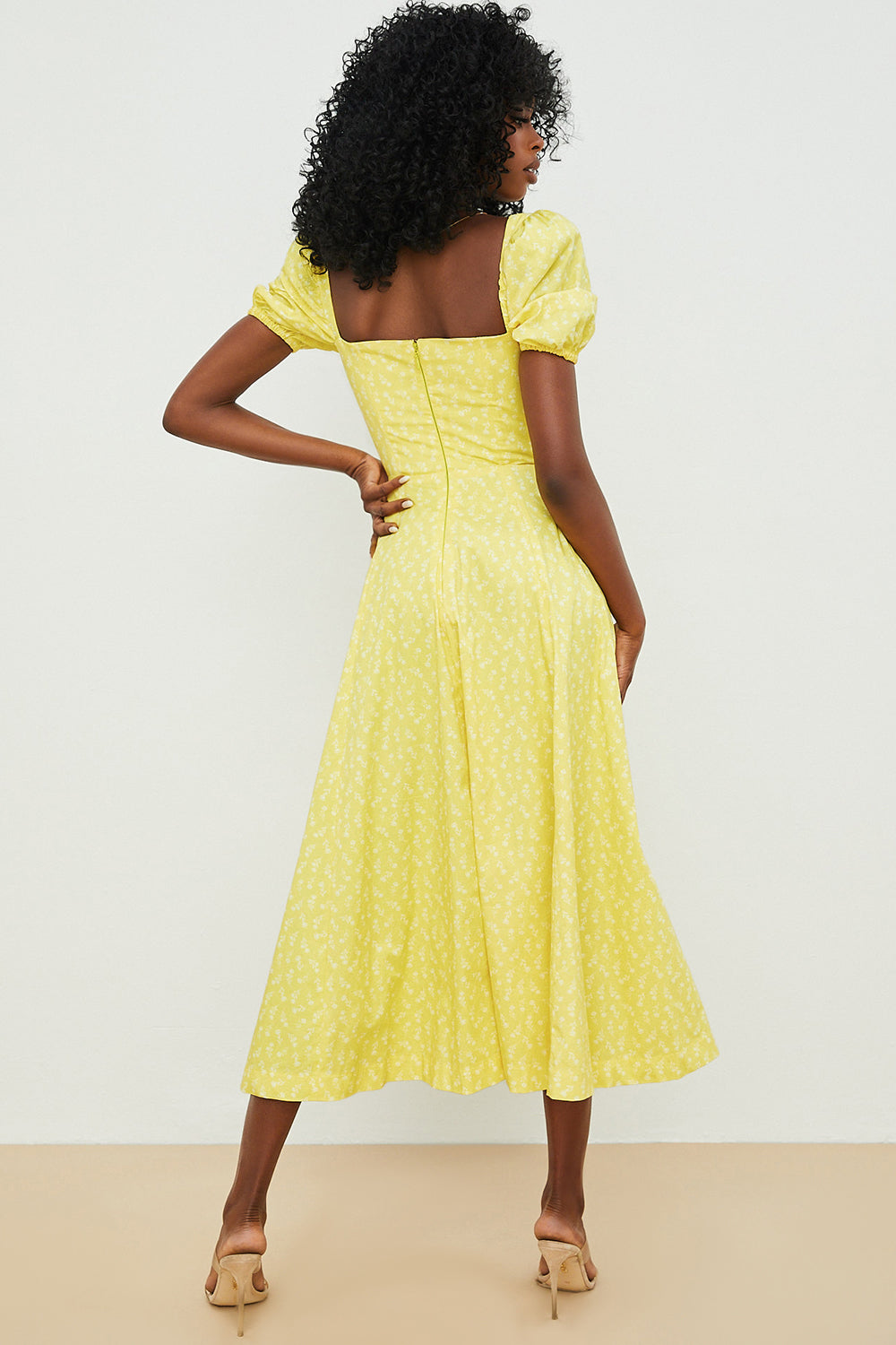 Robe d'été midi à manches bouffantes fleuries