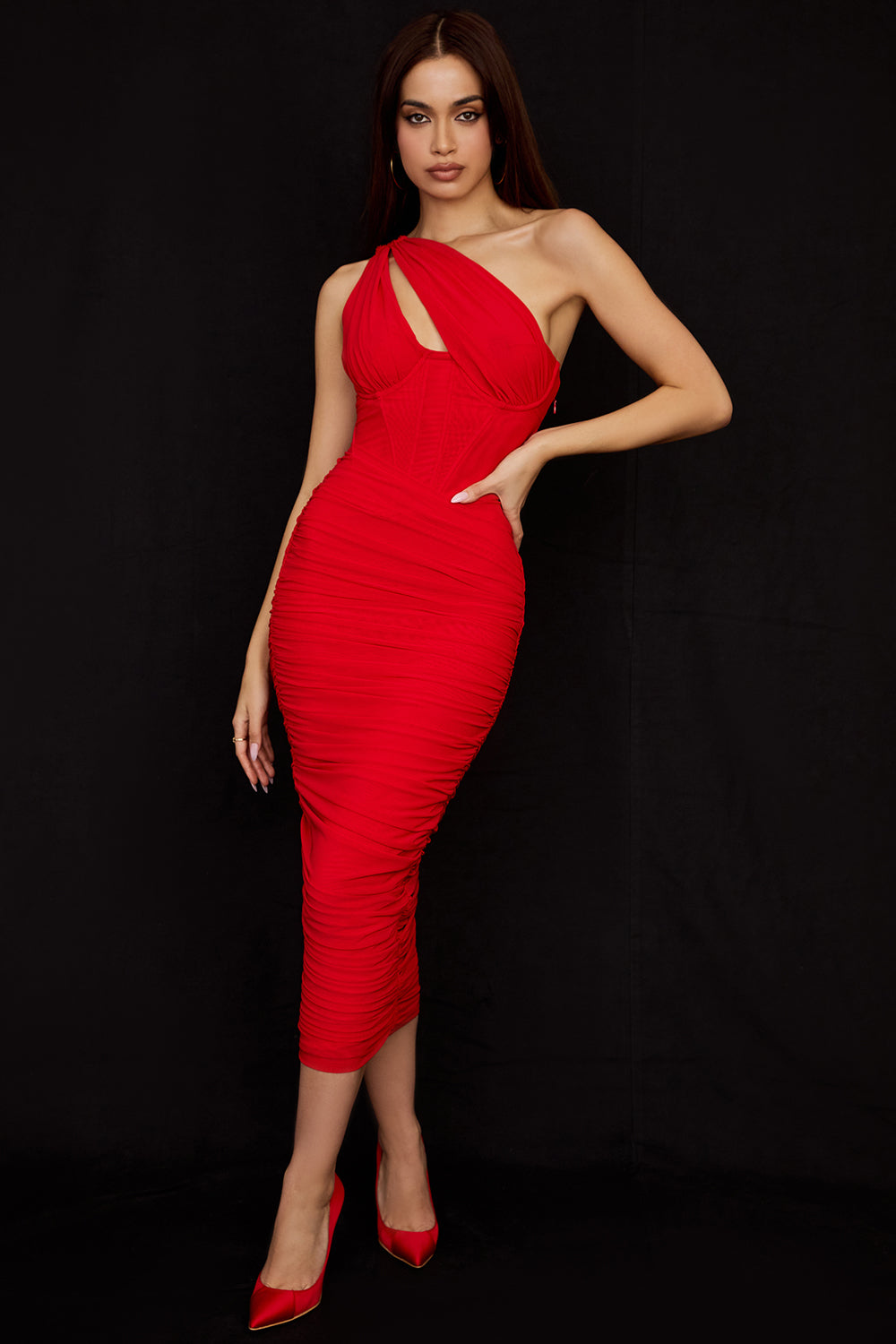 Robe midi asymétrique avec découpe