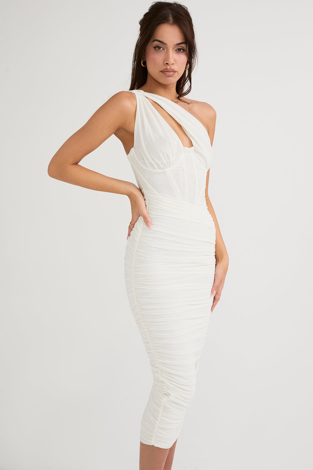 Robe midi asymétrique avec découpe