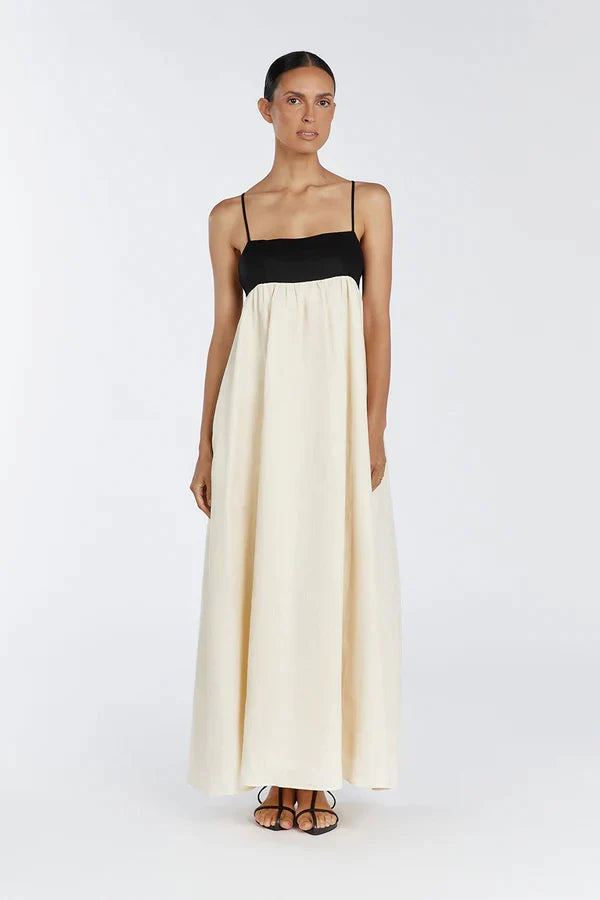 Robe longue ample et élégante en blanc